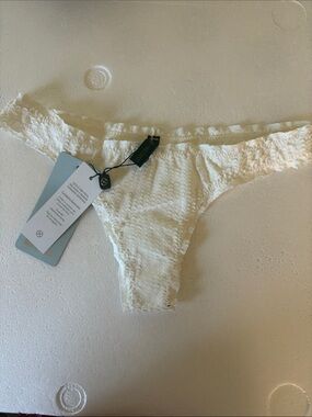 VIX White Textured Lace Thong Panty